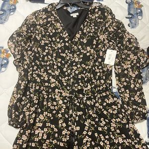 Flower shorts romper. Ties at the waist. Never worn.